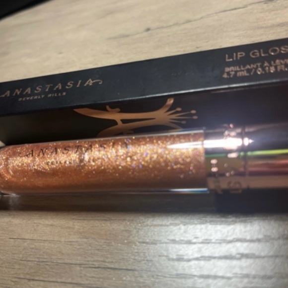 ANASTASIA BEVERLY HILLS Lip Gloss in Amber Sparkle - Picture 2 of 4